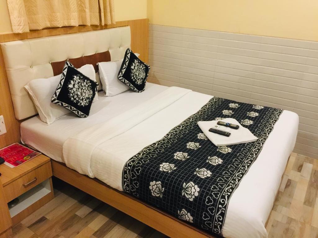 Hotel Kf Residency Мумбай Екстериор снимка