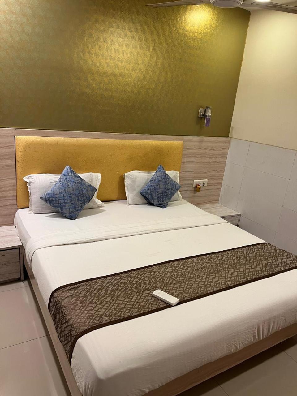 Hotel Kf Residency Мумбай Екстериор снимка